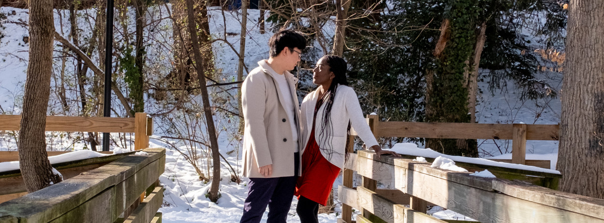 Sichen and Martekuor gazing lovingly into each others' eyes.